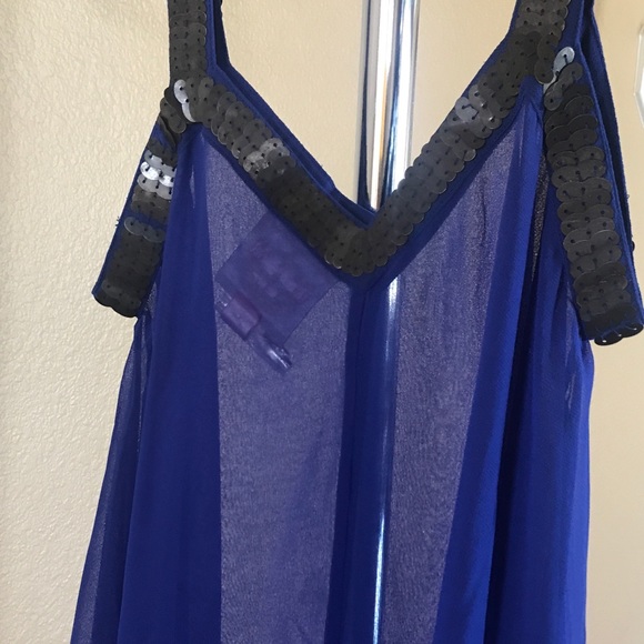 Sleeveless Top - Picture 4 of 4